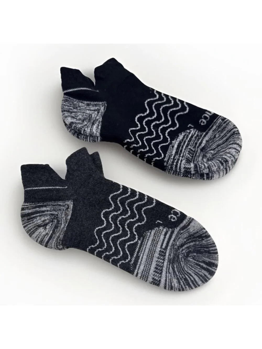 Quince Women's Performance Running Ankle Socks 3-Pack in Black/White sz XS/S 4-6